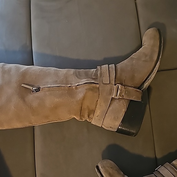 Brand: Christian DiorMaterial: SuedeColor: Beige / Taupe - Picture 10 of 12